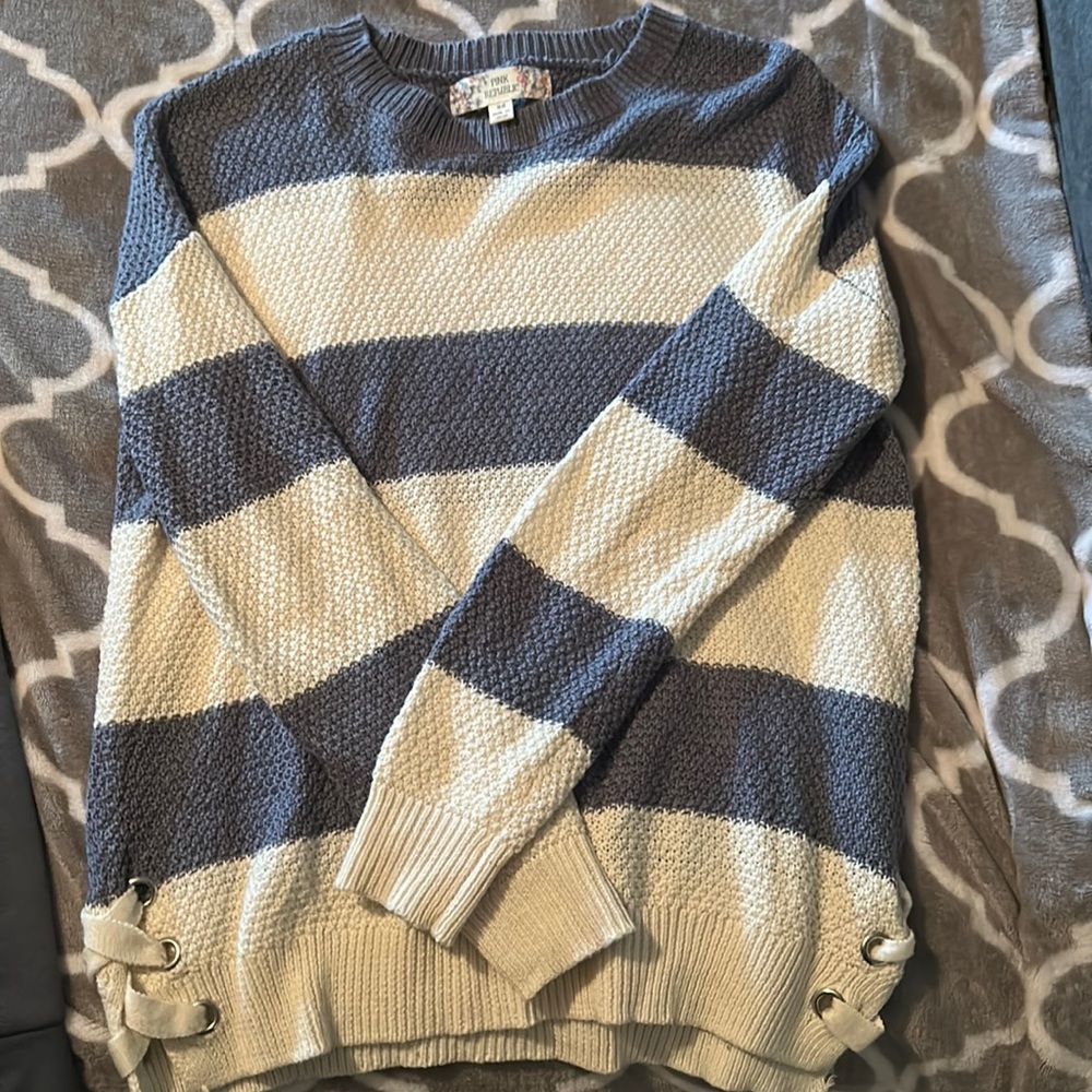 New without tags Junior sweater XSmall